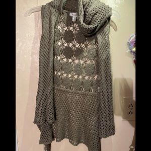 Like new size medium sweater with hoodie